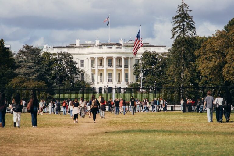 Secret Service THROWS UFC Fighter Out Of White House