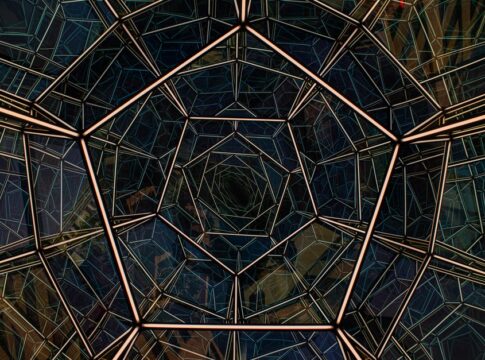 US judge blocks Pentagons Anthropic blacklisting — National coverage by Daily American Press. Photo: Zion Smith via Pexels