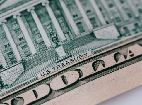 Short-Term Treasury Yields Rise as Warsh Targets Inflation in Jackson Hole Speech — Economy coverage by Daily American Pre...