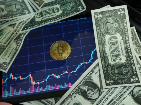 Trump says he will cease trading with top partners unless Fed lowers rates — Economy coverage by Daily American Press. Pho...
