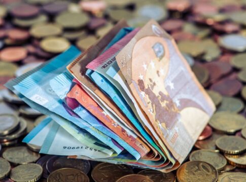 WATCH: Warsh says inflation is too high after Fed raises interest rate 1st time in 3 years — Economy coverage by Daily Ame...