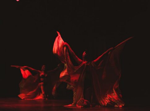 Le Sserafim Showcases K-pops Ending Fairy Culture on U.S. Talk Show — Entertainment coverage by Daily American Press. Phot...