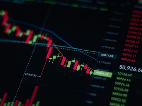 Asian Stocks Set for Rebound as Oil Prices Ease: Markets Wrap — Economy coverage by Daily American Press. Photo: Aedrian S...
