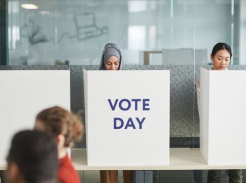 Featured image related to Voting equipment flaw could link Georgia voters to their ballots, experts say