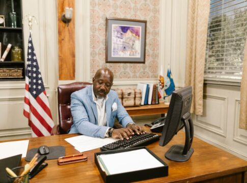 Featured image related to Jonesboro mayor censured after review finds spending on holiday events exceeded budget by $27K