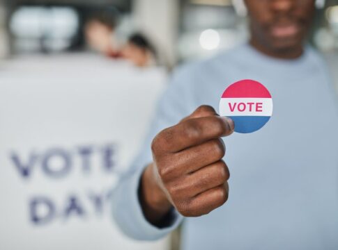 Jeffries says House Democrats aiming to repeat 2018 sweep by flipping Trump districts — Politics coverage by Daily America...